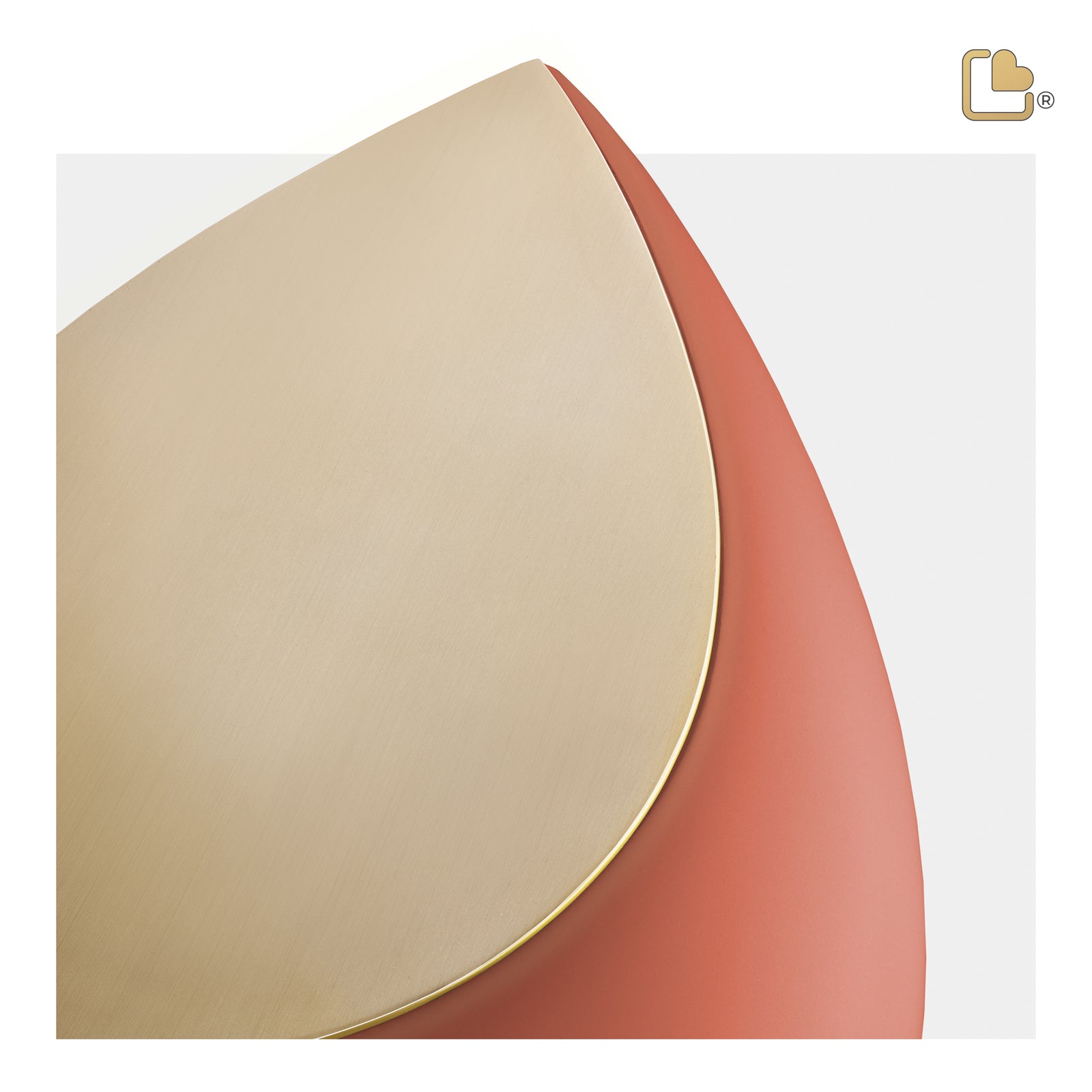 M587 Drop Medium Urn Terracotta & Bru Gold