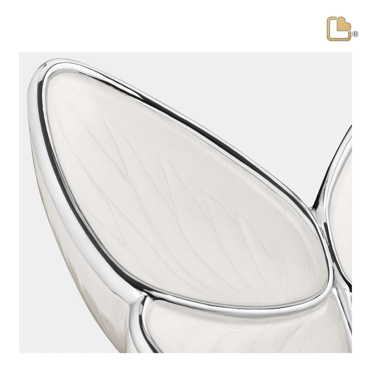 M1042   Wings of Hope Medium Urn Pearl White & Pol Silver